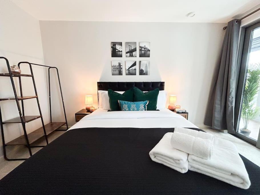 Apartamento Stylish Urban Sanctuary With Parking Londres Exterior foto