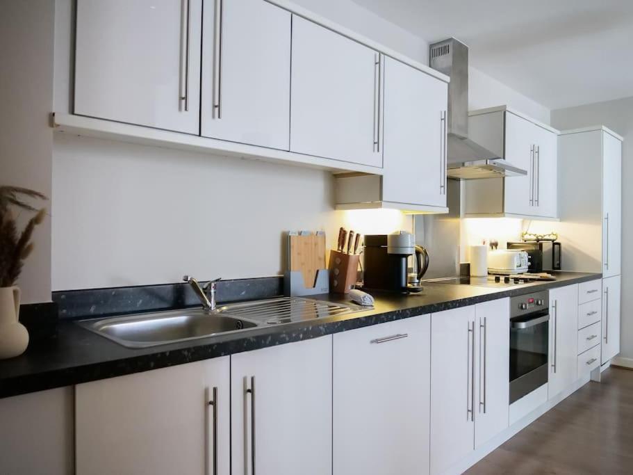 Apartamento Stylish Urban Sanctuary With Parking Londres Exterior foto
