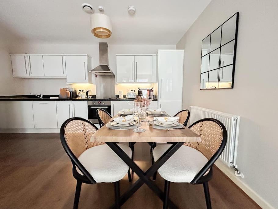Apartamento Stylish Urban Sanctuary With Parking Londres Exterior foto