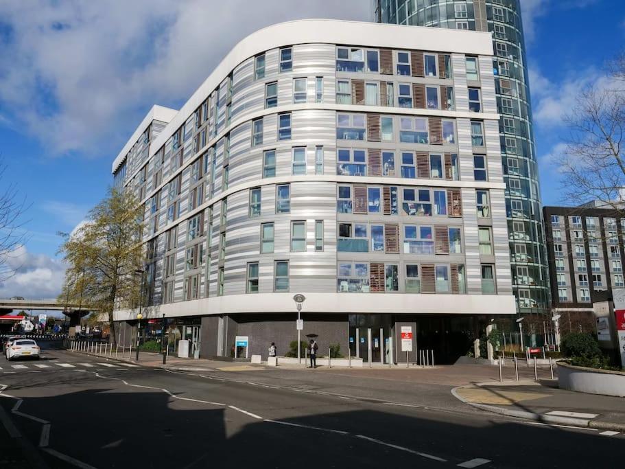Apartamento Stylish Urban Sanctuary With Parking Londres Exterior foto
